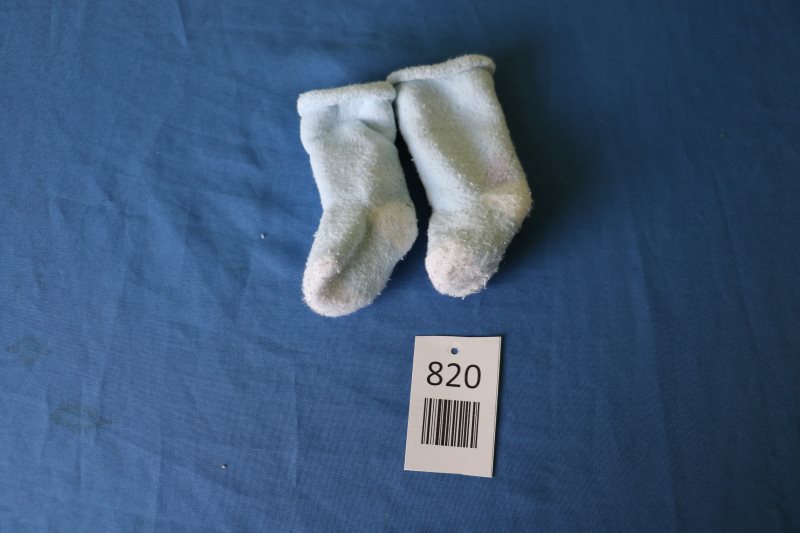 Weiß/Hellblaue Babysocken