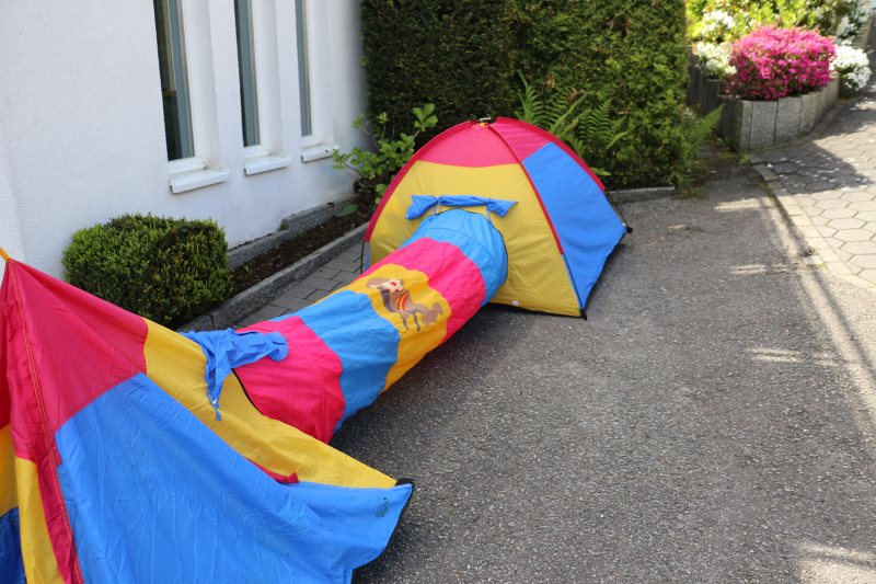 Spielzelt mit Krabbeltunnel