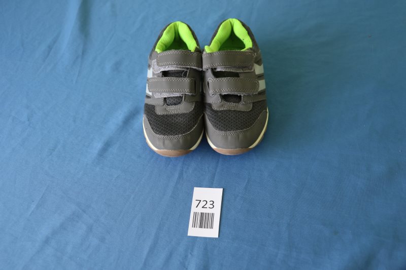 Graue Kinderschuhe mit Klettverschluss