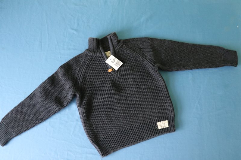 Dunkelblauer Strickpullover