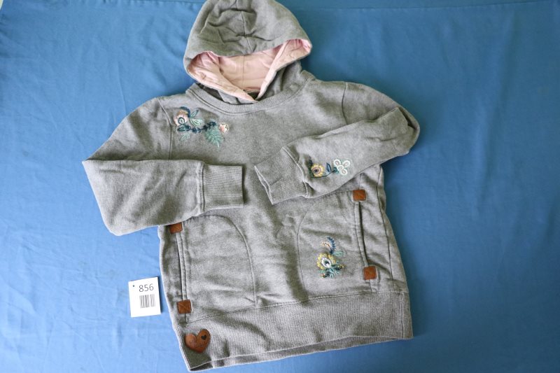 Grauer Kapuzenpullover mit Stickerei