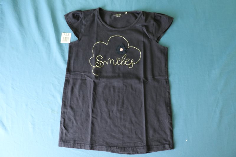 Blaues T-Shirt mit Wolkendruck