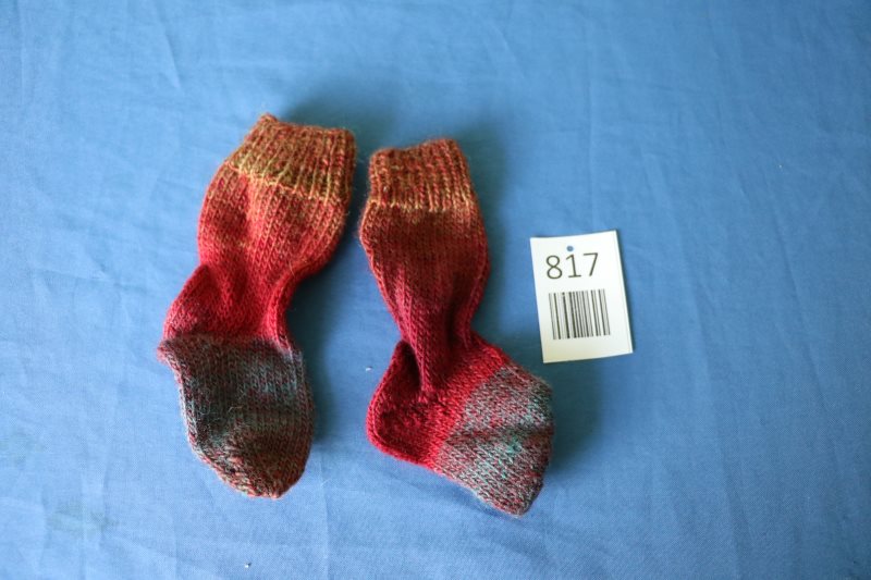 Rote gestrickte Socken