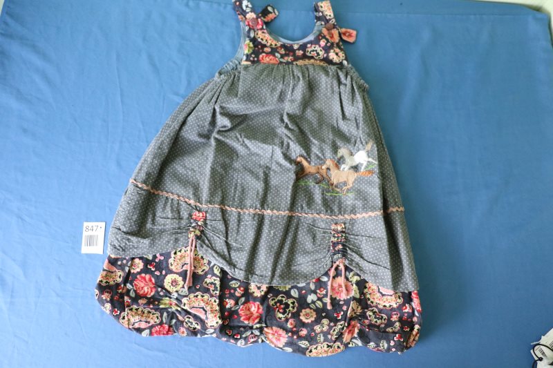 Mädchenkleid mit Blumenmuster