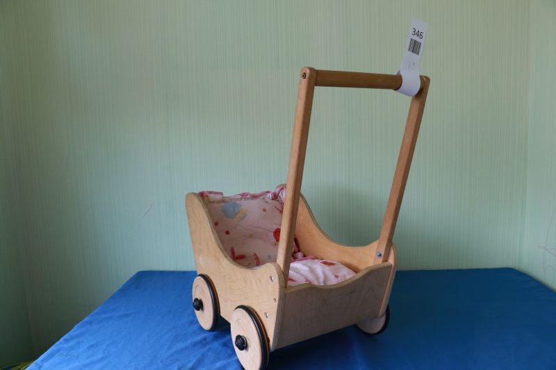 Puppenwagen aus Holz mit Kissen